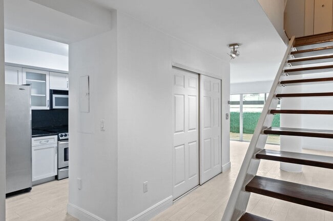 Building Photo - Luxury 2BR Penthouse in Coconut Grove | 1.5 Bath | Prime Miami Location
