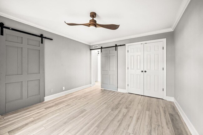 Building Photo - Awesome 4BR/3BA end-unit townhouse in the desirable River Plantation neighborhood!