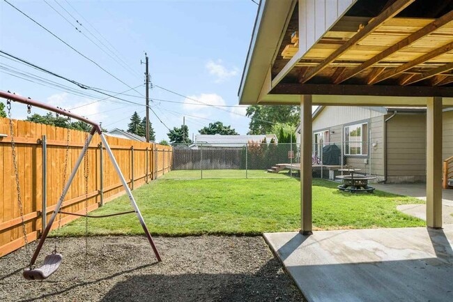 Building Photo - 715 E Longfellow Ave