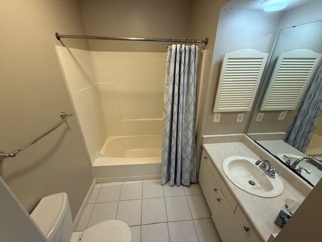 Building Photo - 2 Bedroom / 2 Bathroom @ Surf Court