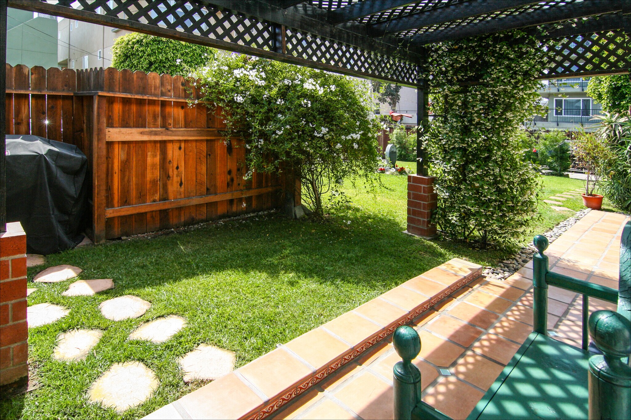 Gas Grill Nook - covered grill (left). Looking out toward yard (right) - 14 S Venice Blvd
