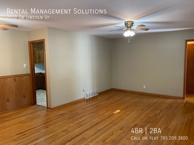 Building Photo - 2910 SW Lincoln St- 4 BED/2 BATH