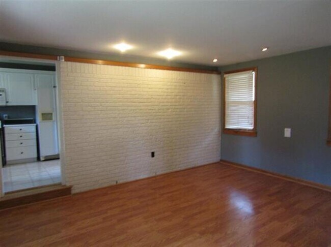Building Photo - 5012 N Peg Ln