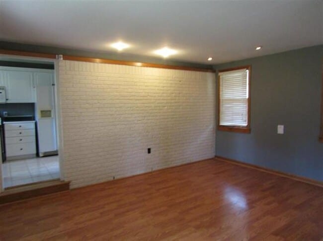 Building Photo - Mendenhall Acres