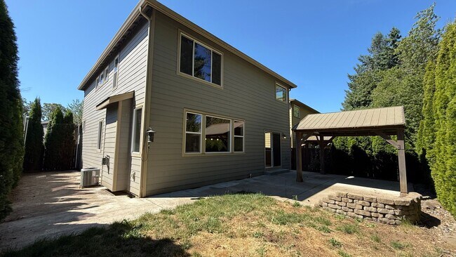 Building Photo - Beautiful 4-Bedroom Home for Lease in the ...