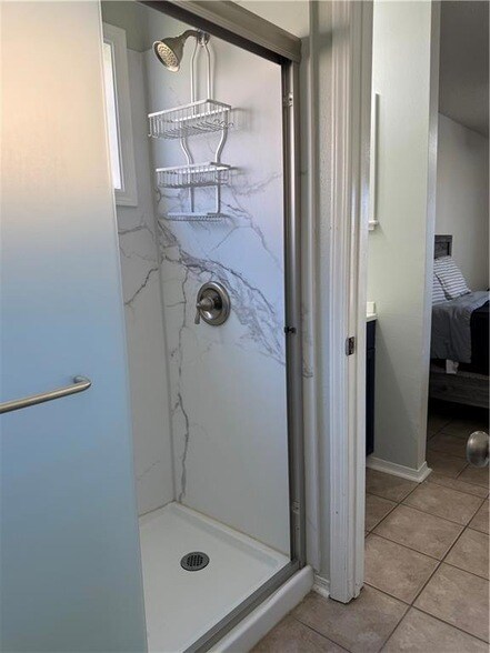 Building Photo - 2425 Oxford Pl