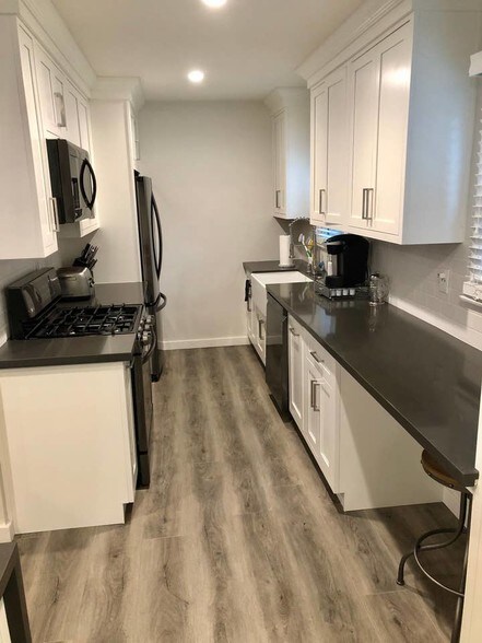 Kitchen - 4459 Centinela S Ave