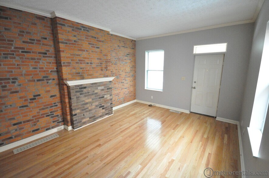 Building Photo - 820 Summit St