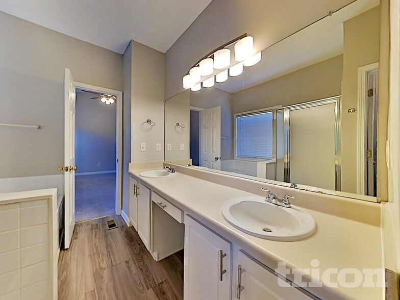 Building Photo - 806 Board Walk Ct