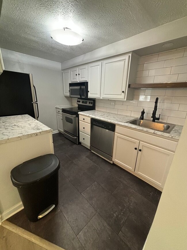 Building Photo - 2 Bedroom Condo in Hunting Ridge!