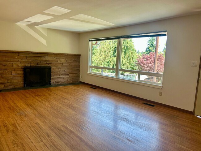 Building Photo - Meadowbrook Home