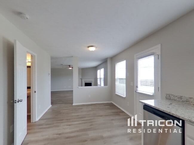 Building Photo - 1322 Bundy Dr