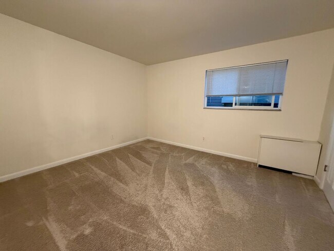 Building Photo - 3161 Madison Ave