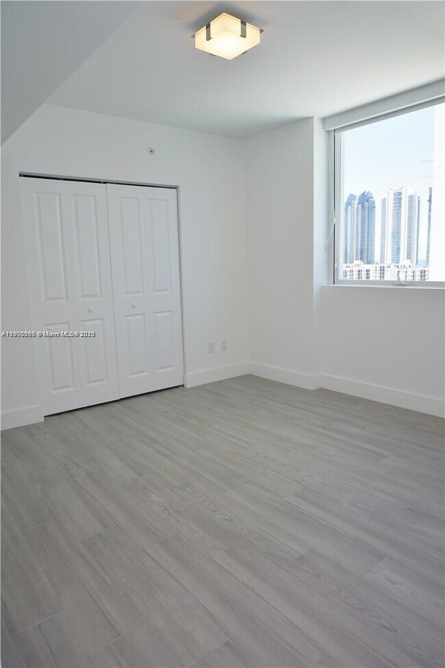 Building Photo - 400 Sunny Isles Blvd