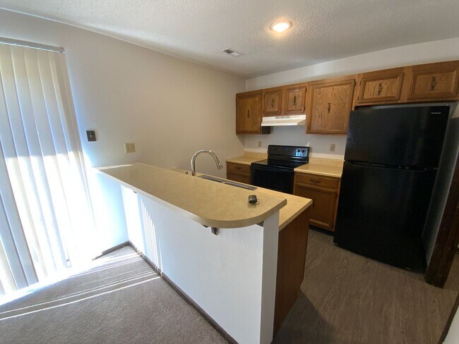 Building Photo - 421-421 N Shiloh Ave