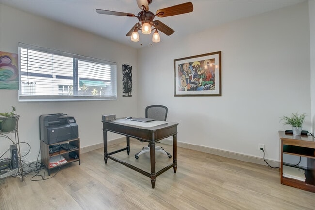 Building Photo - 1450 N Riverside Dr