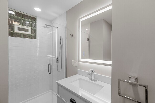 Building Photo - 2618 N Mozart St