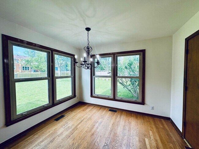 Building Photo - {15031} Charming Two Story Home + Huge, Fenced Yard + Cul de Sac