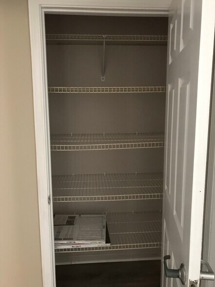 Building Photo - 2113 Magazine St