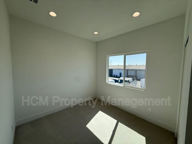 Building Photo - 7643 14th St