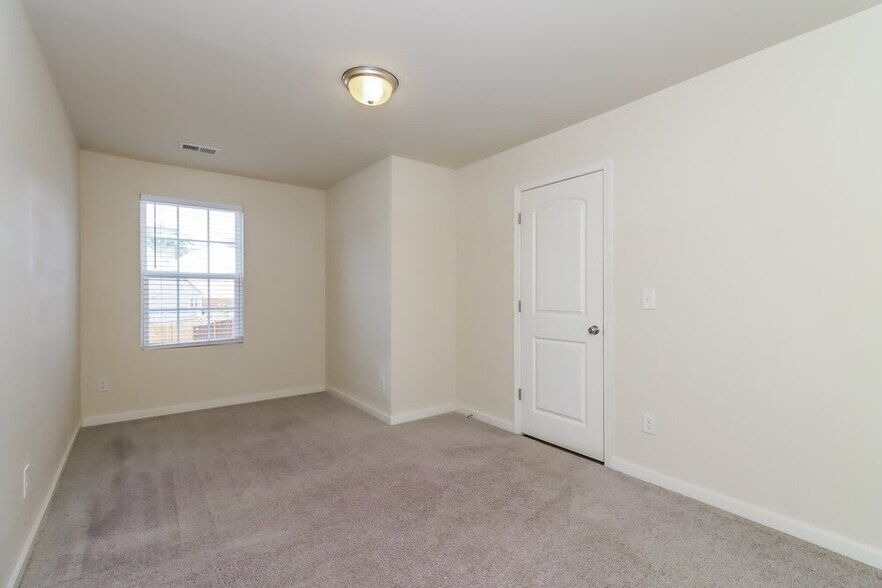 Building Photo - 212 Alton Cir