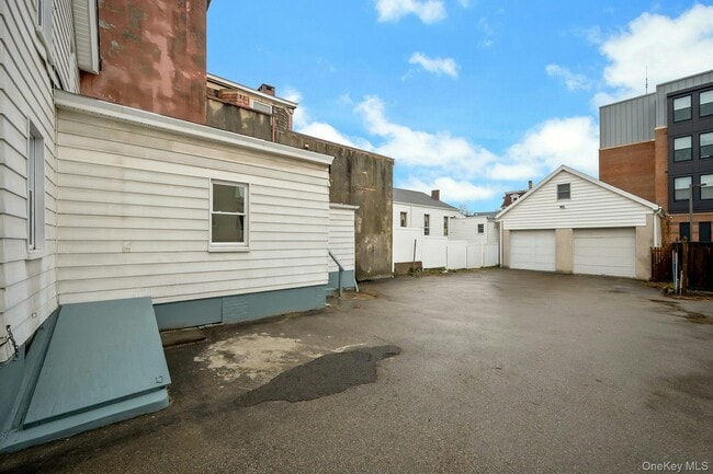 Building Photo - 25 S Washington St