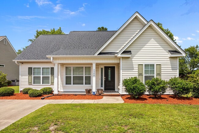 Primary Photo - Three-bedroom, two-bathroom home located i...