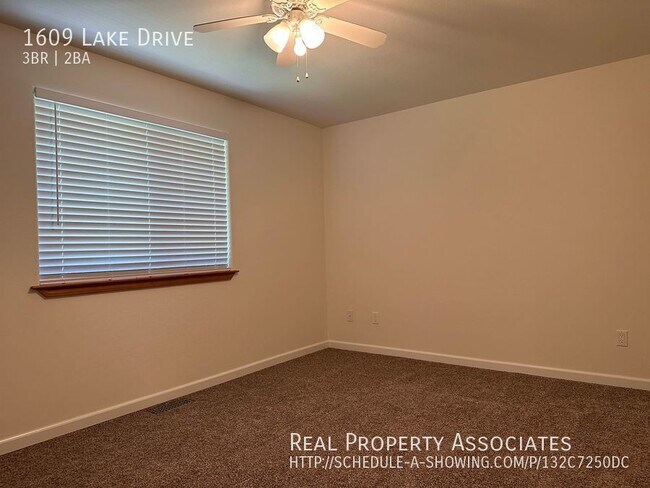 Building Photo - Island Life