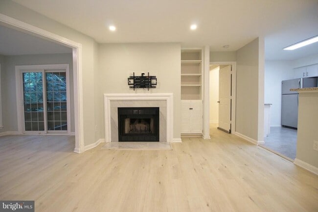 Building Photo - 2233 Lovedale Ln