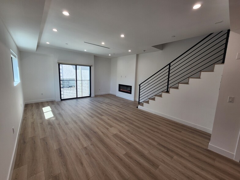 Building Photo - 6061 Fulton Ave
