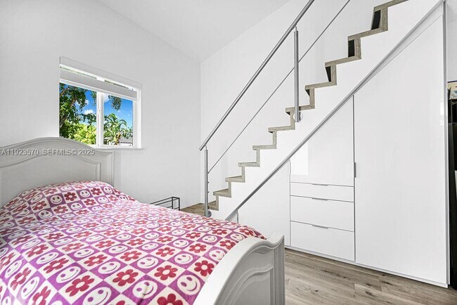 Building Photo - 876 NE 81st St