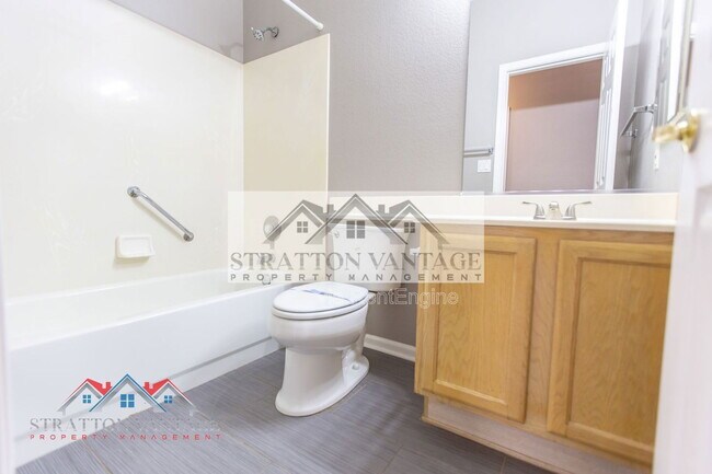 Building Photo - 1015 E Brentrup Dr