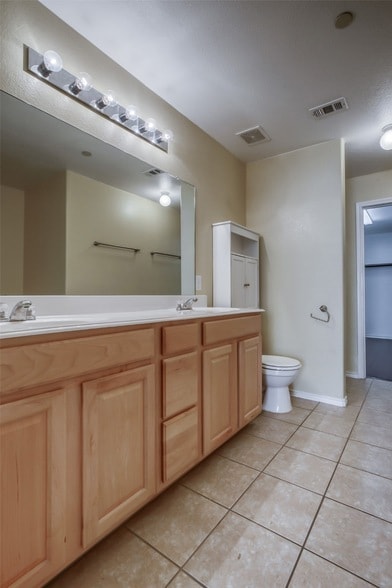 Building Photo - 10091 Summit Run Dr