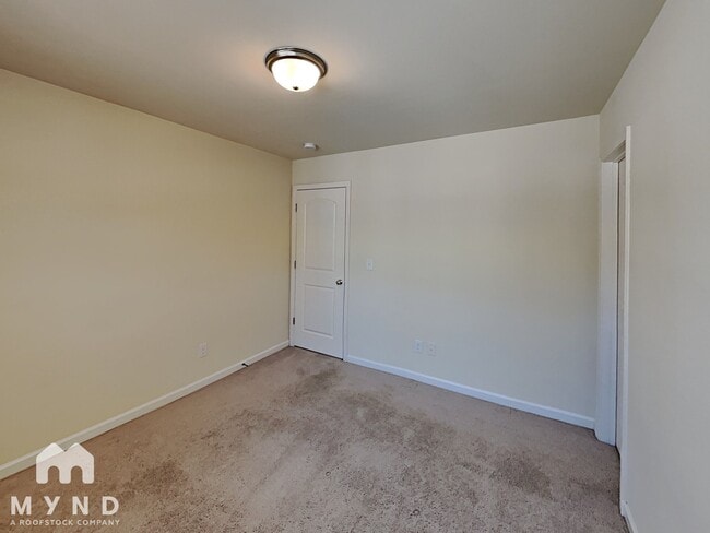 Building Photo - 2547 Piering Dr