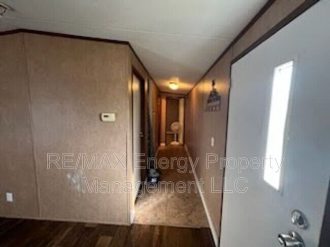 Building Photo - 10896 N Cedar Rd