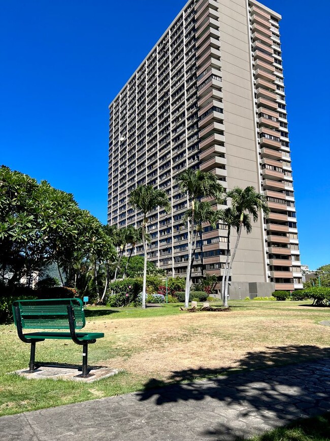 Building Photo - Convenient 1/1/1 at Kukui Plaza