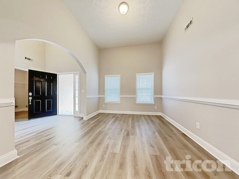 Building Photo - 110 Brooks Cir