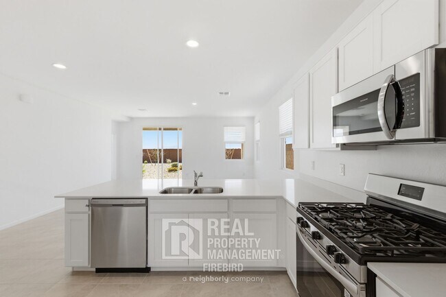 Building Photo - 17333 W Smoketree Dr