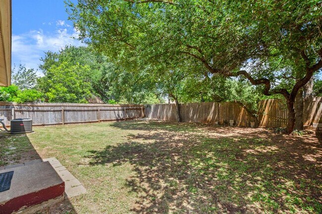 Building Photo - 410 Woodford Dr