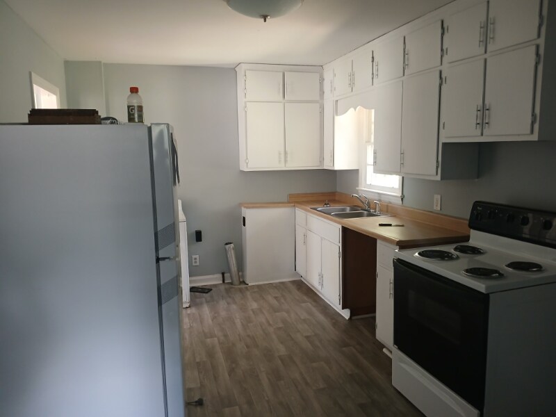 Building Photo - 100 Willow Ave