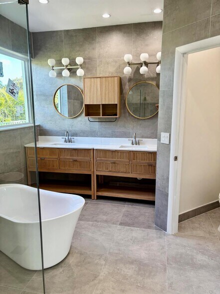 Building Photo - 5865 NW 125th Ave