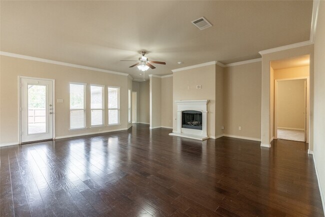 Building Photo - 1112 Hiddencreek Dr