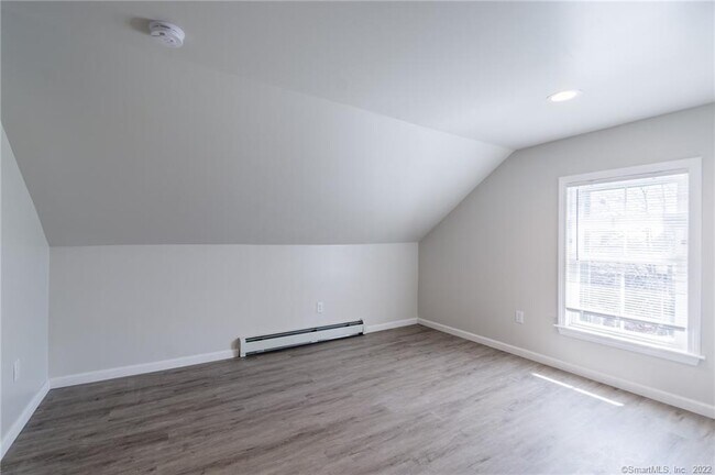 Building Photo - 31 Willetts Ave