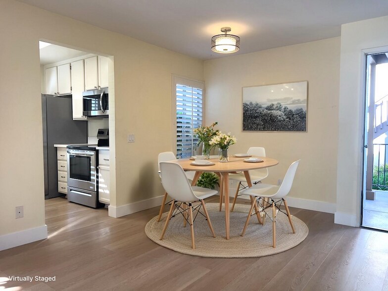 Building Photo - 858 S Rancho Santa Fe Rd