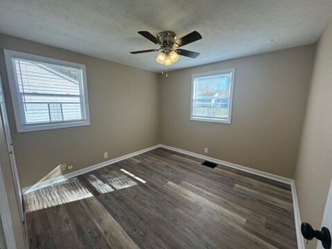 Building Photo - 907 Dover Dr