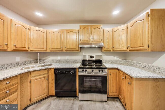Building Photo - 8349 Bear Creek Dr