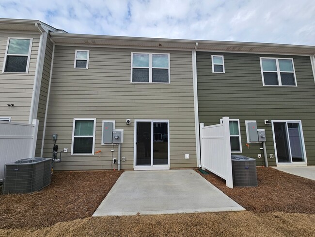 Building Photo - Brand New Townhome in great Concord community