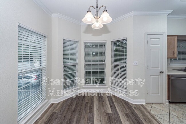 Building Photo - 700 Daniel Ellis Dr