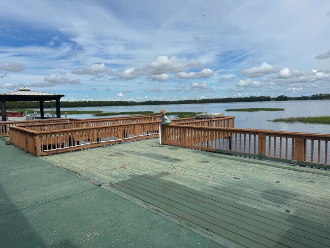 Building Photo - "Cozy and Convenient Water Front 2-Bedroom...