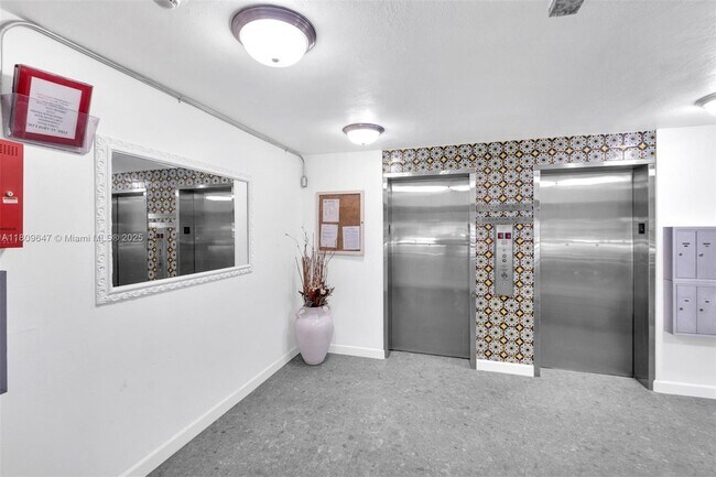 Building Photo - 1340 Lincoln Rd